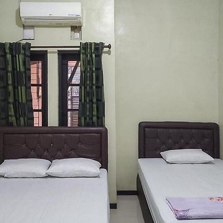 Baitussafar Ummi 1 Syariah Hotel Malang Exterior foto