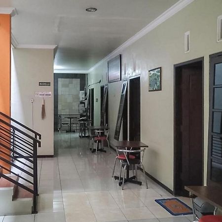 Baitussafar Ummi 1 Syariah Hotel Malang Exterior foto